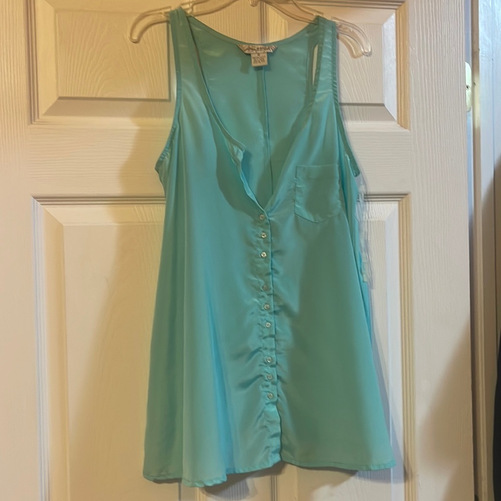 FUN & FLIRT TURQUOISE RAZORBACK SLEEVELESS SHIRT